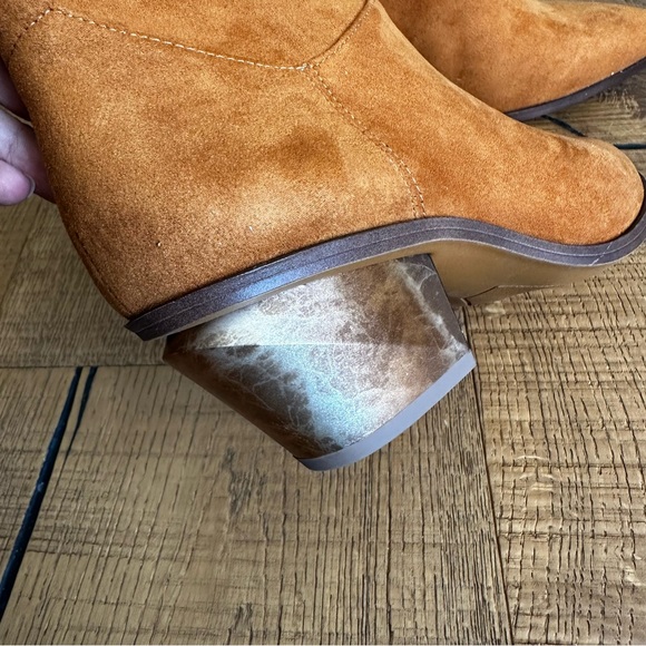 NEW Franco Sarto Sammi Suede Bootie in Camel Whiskey Brown with Metallic Heel - Picture 4 of 12